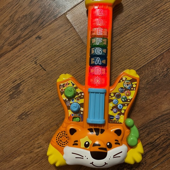 VTech Tiger Guitar - Picture 2 of 2